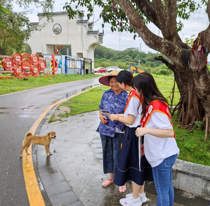 图1：太平人寿深圳分公司开展“担当新使命 消保县域行”金融宣教进农村活动.jpg